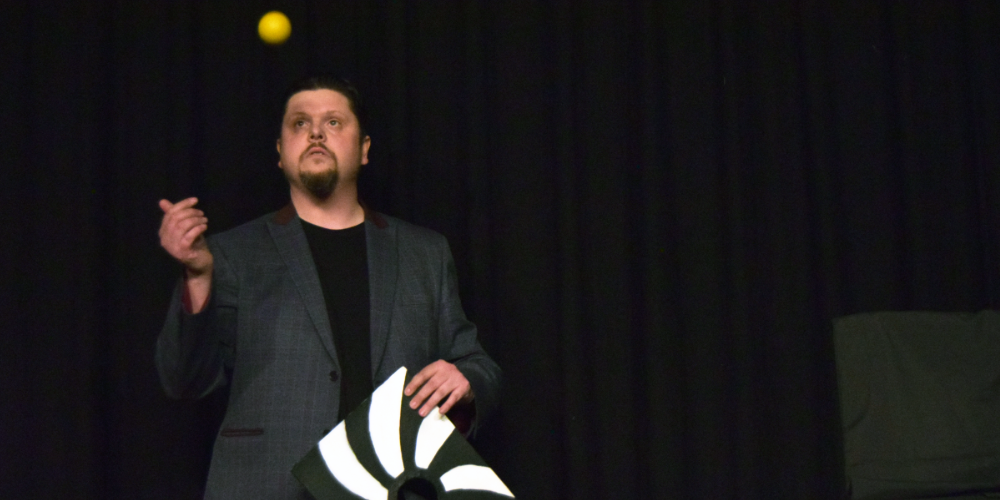 Close-up magic by Mark Roberts in Chester